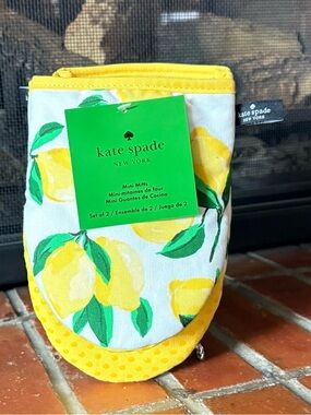 NWT Kate Spade New York "Make Lemonade" mini oven mitts